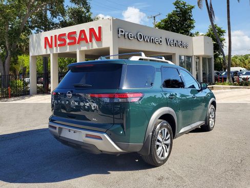 Certified 2024 Nissan Pathfinder SL image 4