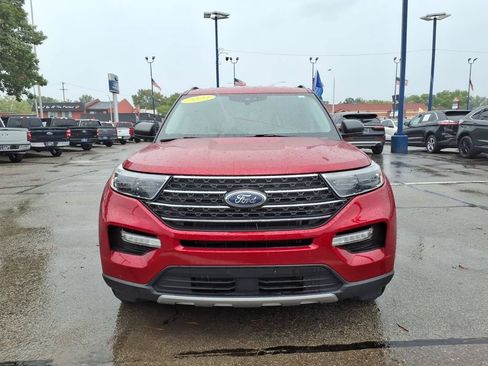 Certified 2023 Ford Explorer XLT w/ Equipment Group 202A AWD/4WD image 3