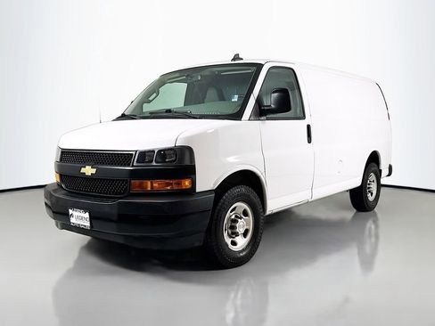 Used 2020 Chevrolet Express 2500 RWD image 1