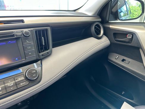 Used 2013 Toyota RAV4 XLE FWD image 31