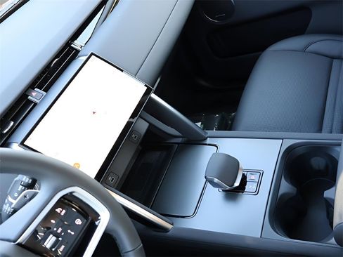 New 2025 Land Rover Discovery Sport S image 21