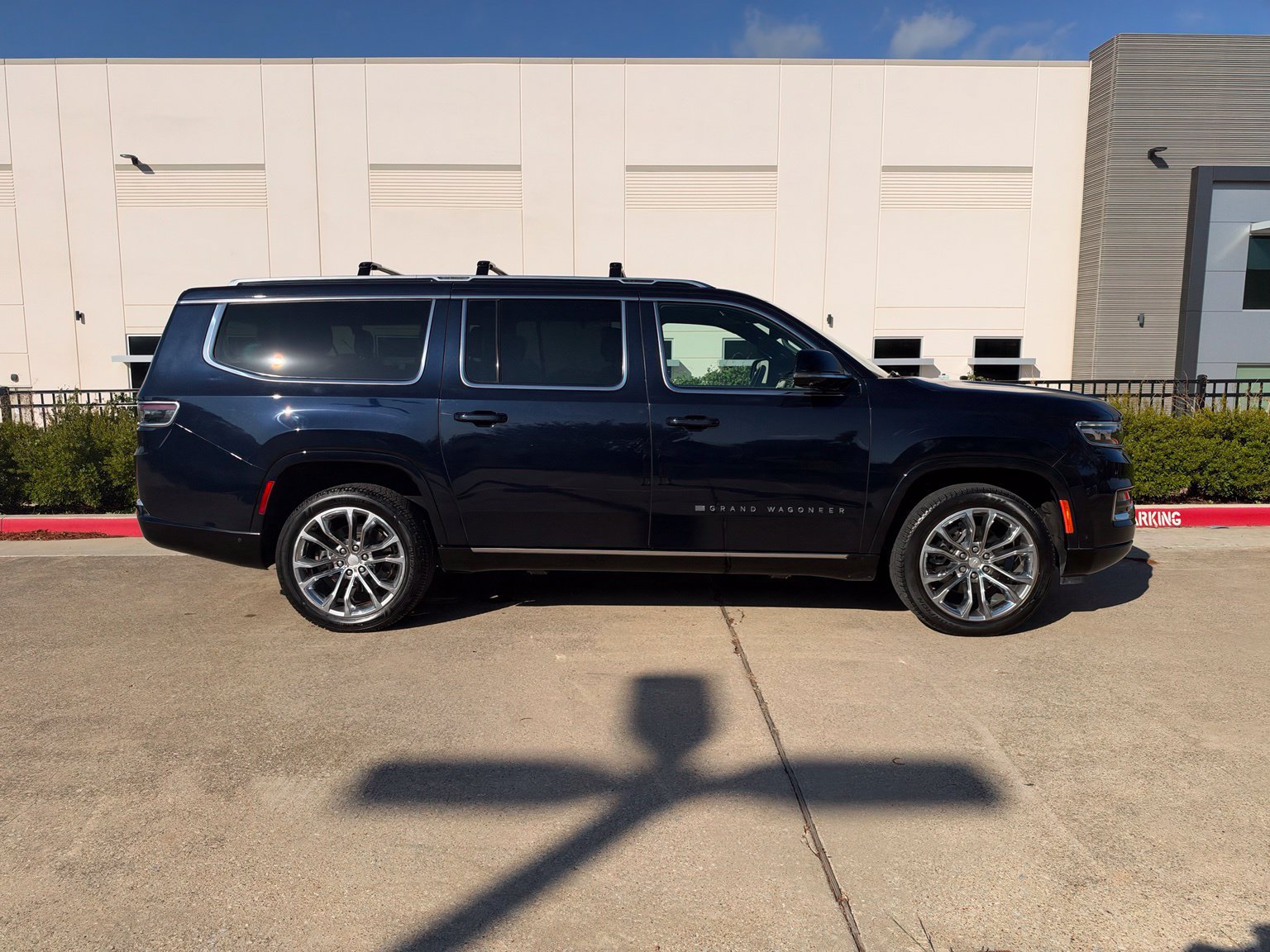 Used 2023 Jeep Grand Wagoneer L Series II w/ Premium Group II AWD/4WD image 8