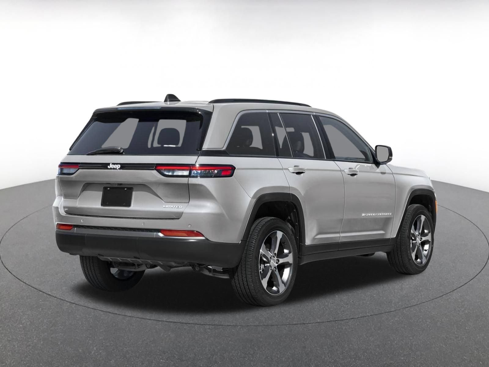 Used 2026 Jeep Grand Cherokee Limited AWD/4WD image 2
