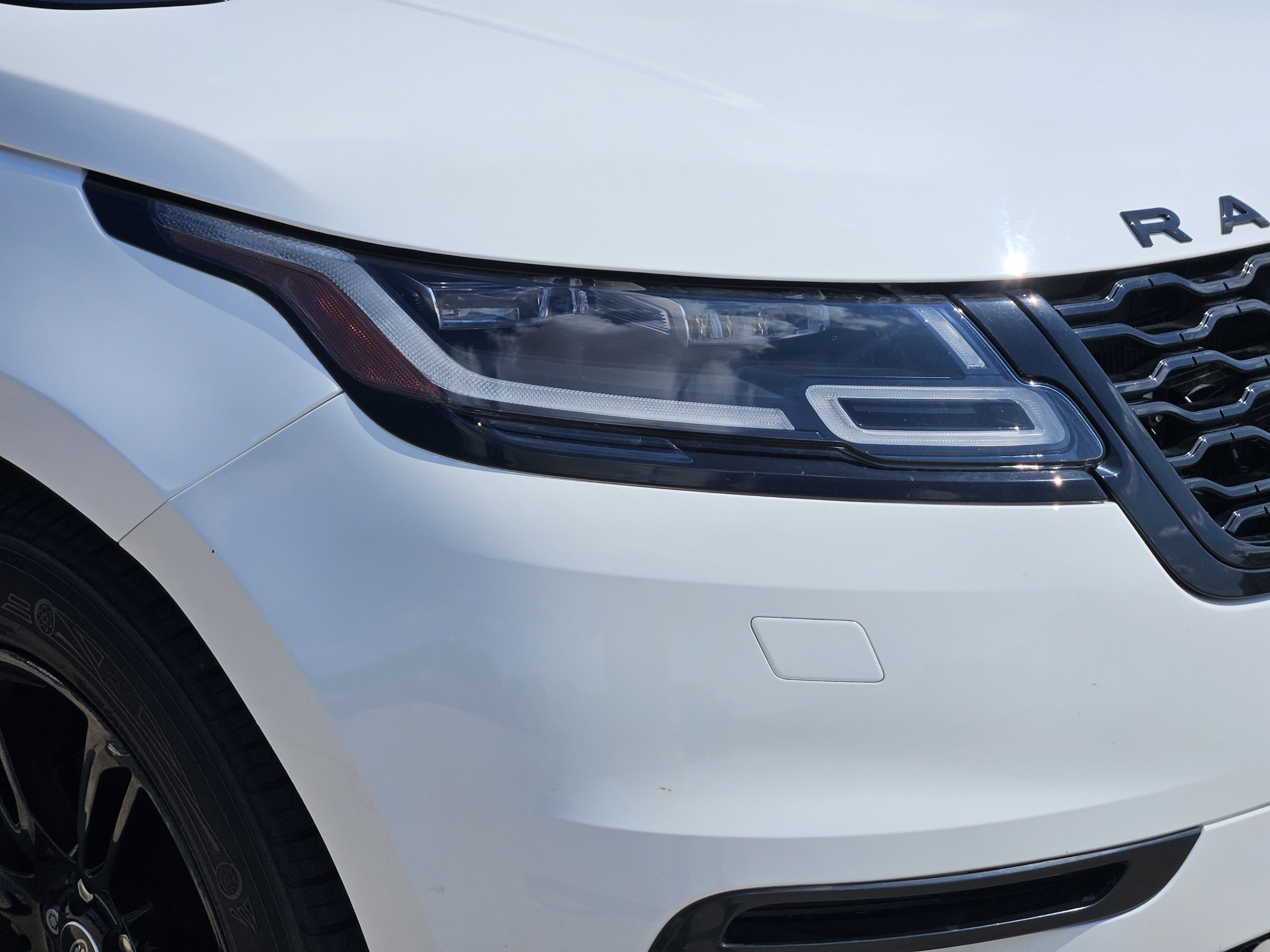 Used 2018 Land Rover Range Rover Velar R-Dynamic SE AWD/4WD image 23