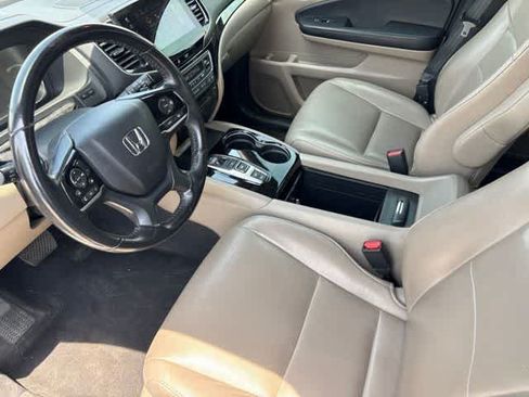 Used 2020 Honda Pilot Touring image 9