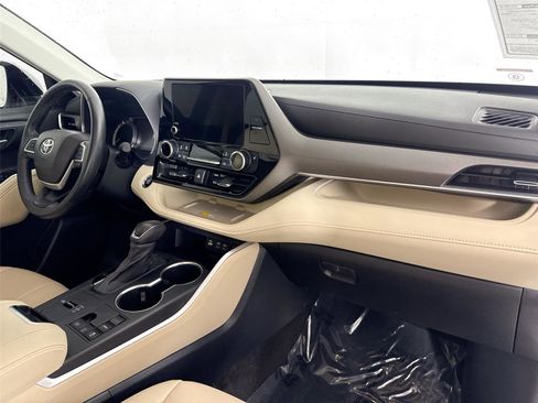 Used 2023 Toyota Highlander XLE image 47