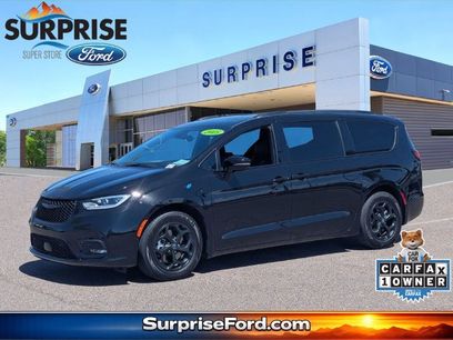 Used 2025 Chrysler Pacifica Premium