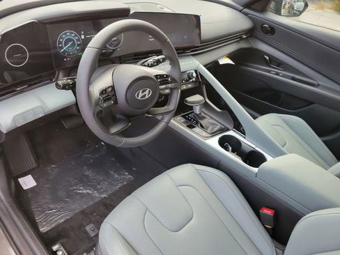 New 2025 Hyundai Elantra Limited FWD image 14