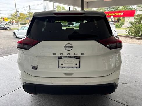 Used 2024 Nissan Rogue S FWD image 5
