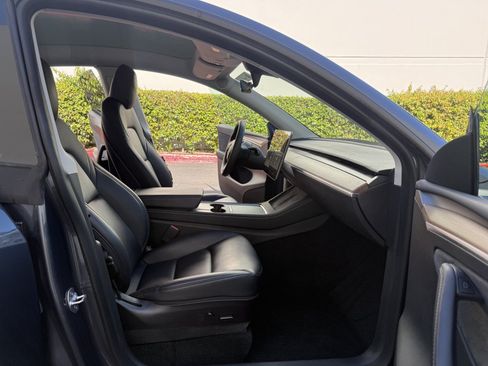 Used 2023 Tesla Model Y Long Range AWD/4WD image 12