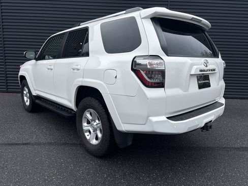 Used 2020 Toyota 4Runner SR5 Premium w/ Moonroof Package AWD/4WD image 2
