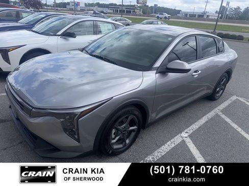 Used 2025 Kia K4 LXS image 1