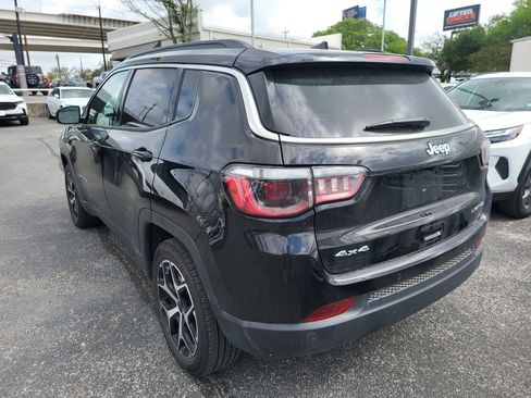 Used 2025 Jeep Compass Limited image 10