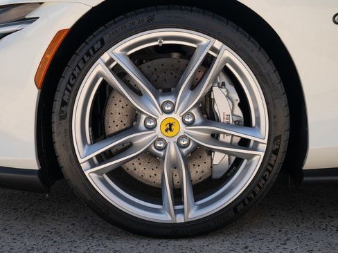 Used 2022 Ferrari Roma RWD image 17
