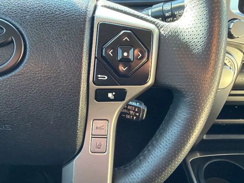 Used 2022 Toyota 4Runner SR5 AWD/4WD image 11