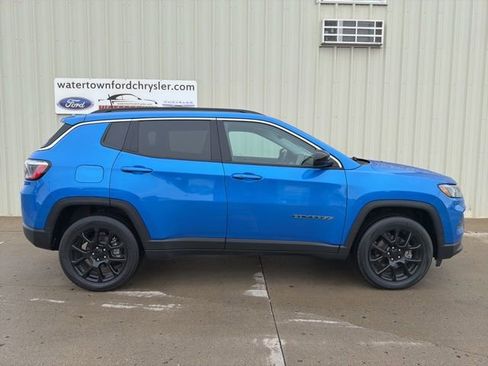 Used 2022 Jeep Compass Latitude AWD/4WD image 1