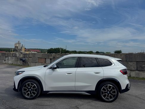 Used 2023 BMW X1 xDrive28i w/ Premium Package AWD/4WD image 3