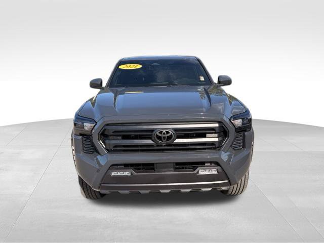 Used 2024 Toyota Tacoma SR5 AWD/4WD image 7