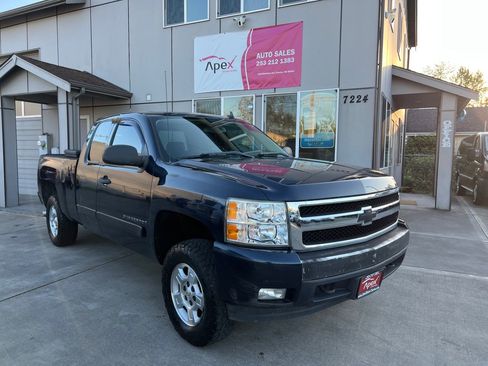 Used 2007 Chevrolet Silverado 1500 LT w/ 1LT Convenience Package AWD/4WD image 1