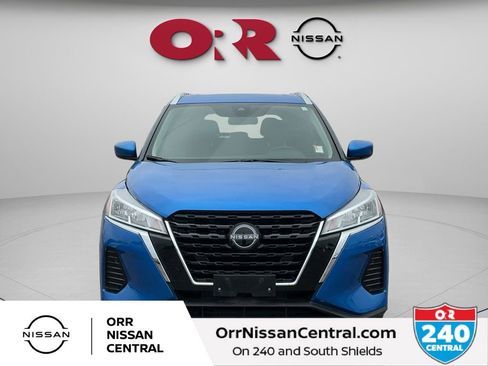 Used 2023 Nissan Kicks SV FWD image 2