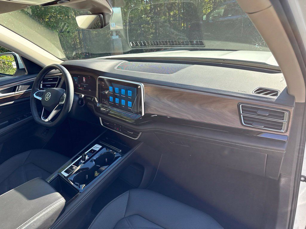 Used 2025 Volkswagen Atlas SE FWD image 39
