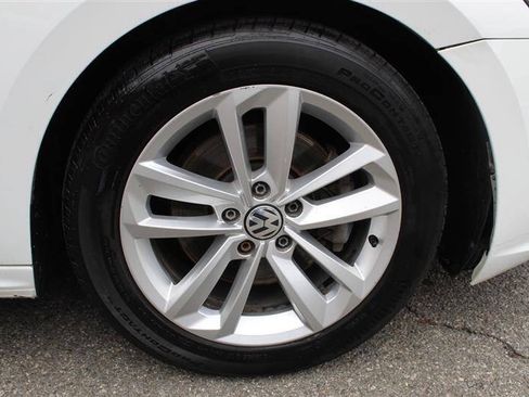 Used 2020 Volkswagen Passat 2.0T SE FWD image 15