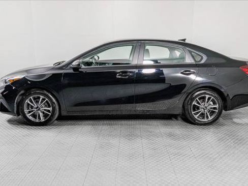 Used 2024 Kia Forte LXS FWD image 3