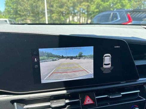 Used 2024 Kia Niro EX FWD image 23