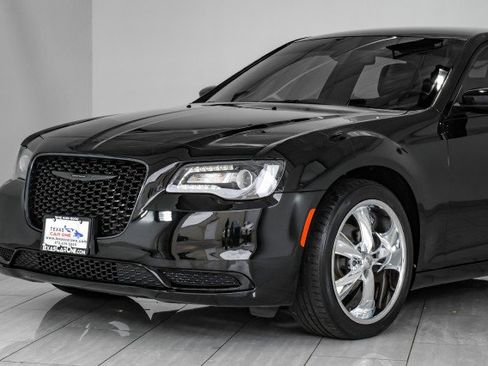 Used 2022 Chrysler 300 Touring w/ Sport Appearance Package image 57