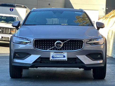 New 2026 Volvo V60 B5 Cross Country Plus image 3