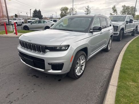 Used 2022 Jeep Grand Cherokee L Summit w/ Luxury Tech Group V image 4