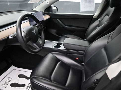 Used 2022 Tesla Model Y Long Range AWD/4WD image 24