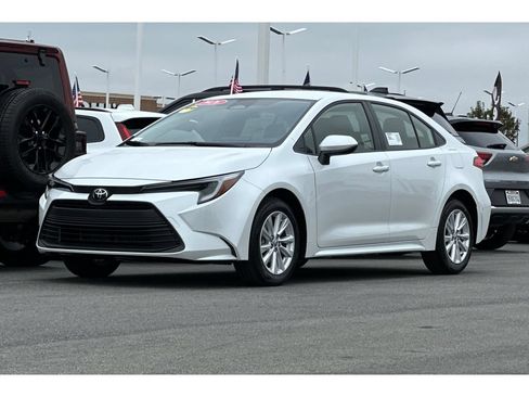 New 2026 Toyota Corolla LE w/ LE Premium Package FWD image 8