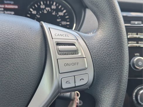 Used 2016 Nissan Rogue S AWD/4WD image 10