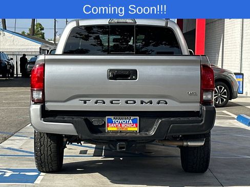 Used 2018 Toyota Tacoma TRD Sport RWD image 5