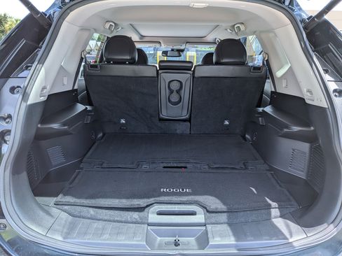 Used 2017 Nissan Rogue SL w/ SL Premium Package FWD image 13