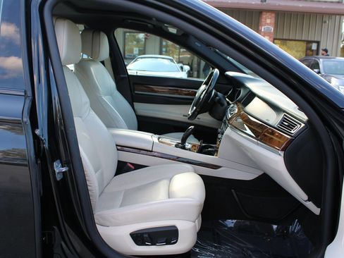 Used 2014 BMW 750Li xDrive image 16