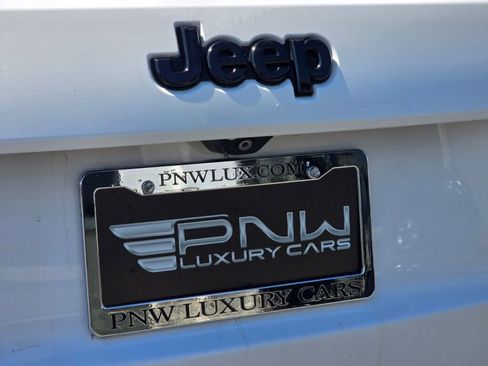Used 2015 Jeep Grand Cherokee Altitude AWD/4WD image 13
