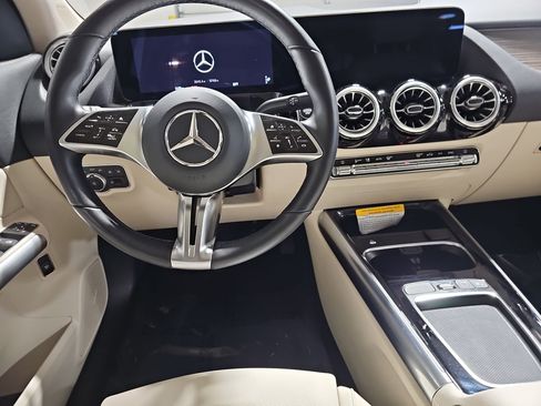 Certified 2025 Mercedes-Benz GLA 250 image 17
