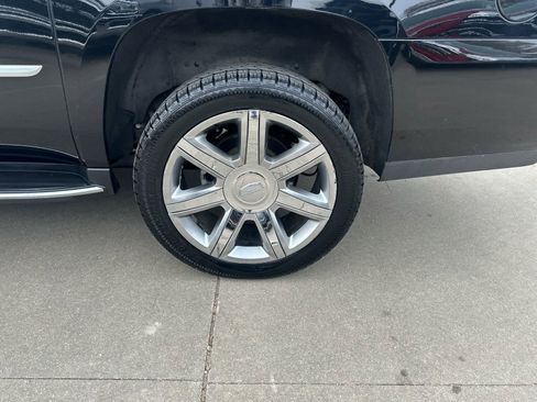 Used 2020 Cadillac Escalade ESV Premium Luxury image 14