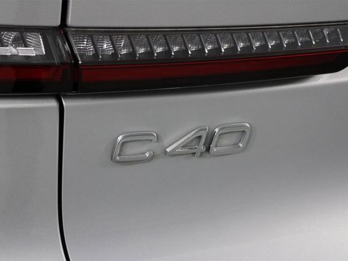 Certified 2023 Volvo C40 Recharge Core w/ Climate Package image 19