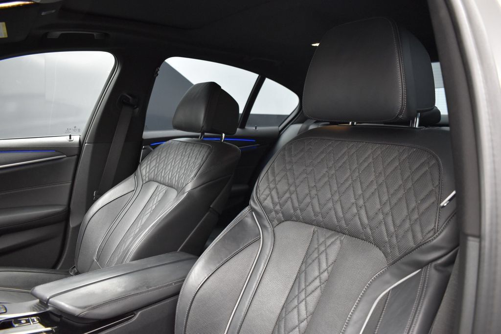 Used 2022 BMW M550i xDrive w/ Premium Package AWD/4WD image 10