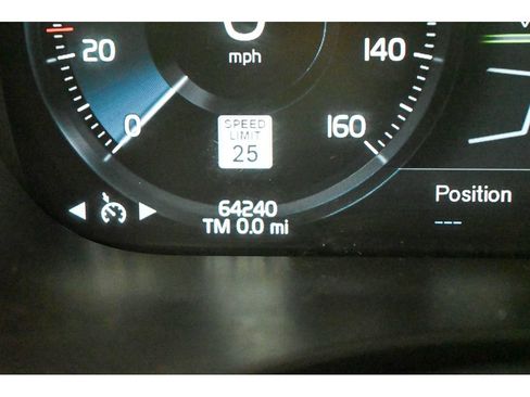 Used 2018 Volvo XC60 T6 Momentum w/ Vision Package image 40