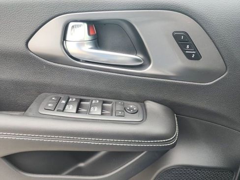 New 2026 Chrysler Pacifica Select w/ S Appearance Package FWD image 15