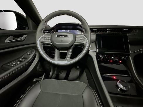 New 2025 Jeep Grand Cherokee L Altitude AWD/4WD image 28