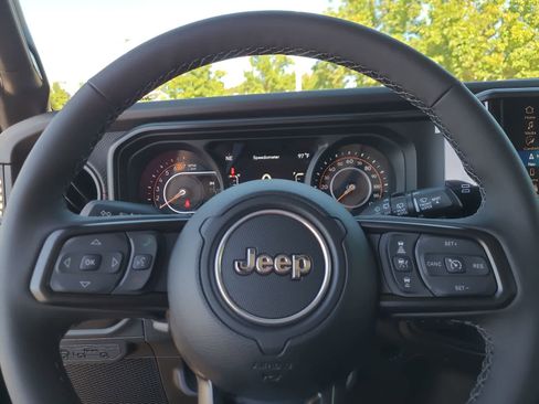 New 2025 Jeep Wrangler Unlimited Rubicon image 23