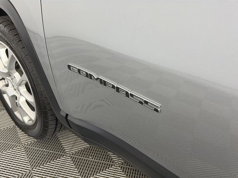 Used 2023 Jeep Compass Latitude AWD/4WD image 17
