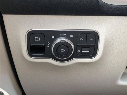 Used 2025 Mercedes-Benz GLB 250 image 10