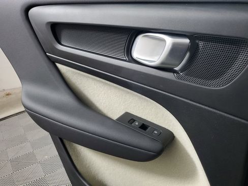 Certified 2025 Volvo XC40 B5 Plus image 20