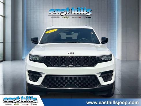 Certified 2023 Jeep Grand Cherokee Altitude AWD/4WD image 2